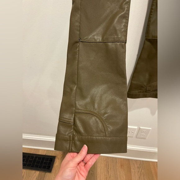Valabasas Flare Stacked RARE Faux Leather Olive Green Cargo Pants Size 30 EUC - Picture 3 of 12